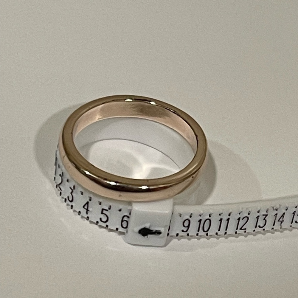 Gold toned thick ring​​​​​​​